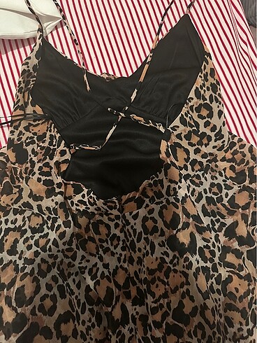 Leopar elbise tül detaylı