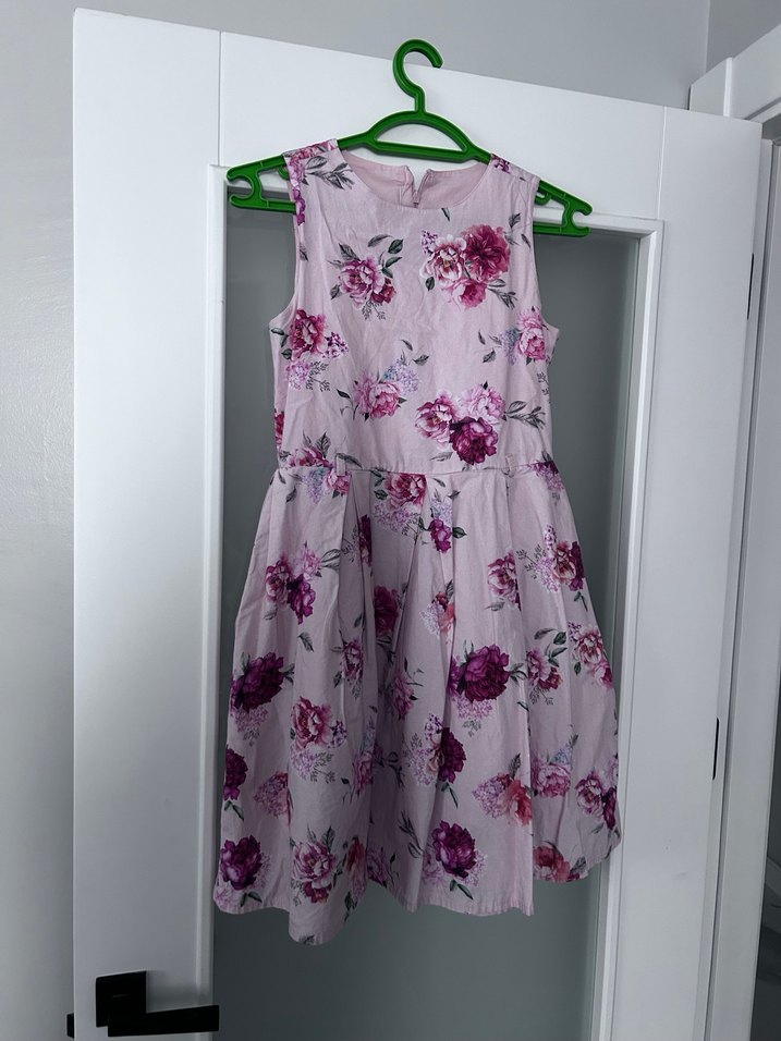 Kolsuz Pileli Çiçek Desenli Kız Elbise - Görsel 3