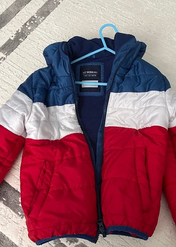 LC Waikiki Cocuk Kapusonlu Sisme Mont