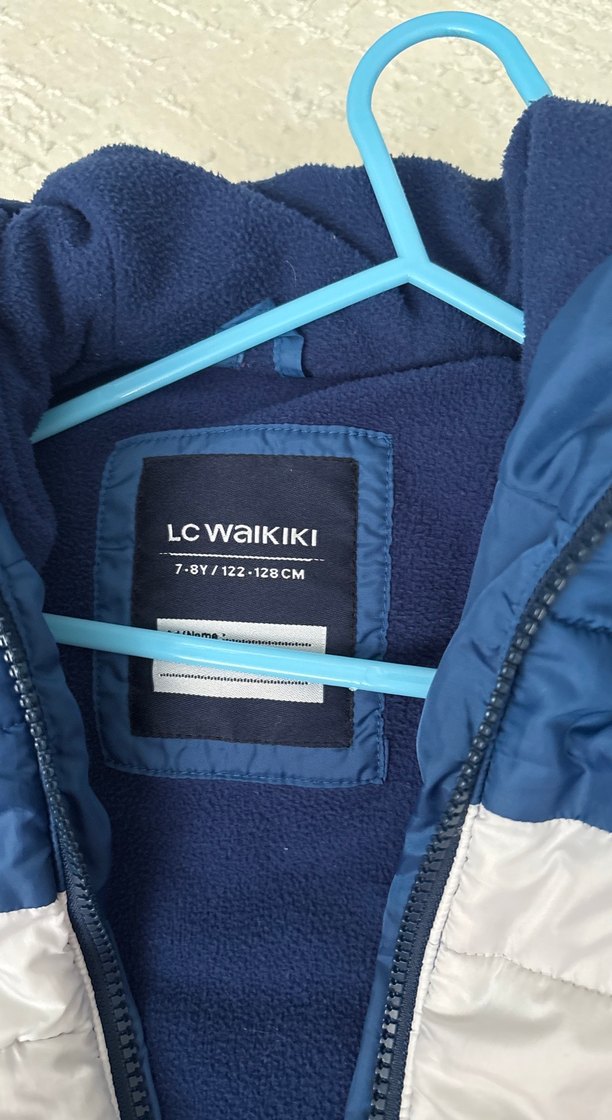 LC Waikiki Çocuk Kapüşonlu Şişme Mont — görsel 2/3