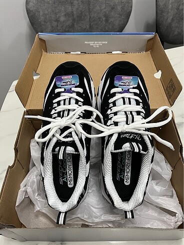 36 Beden Skechers D?Lites Biggest Fan spor ayakkabı