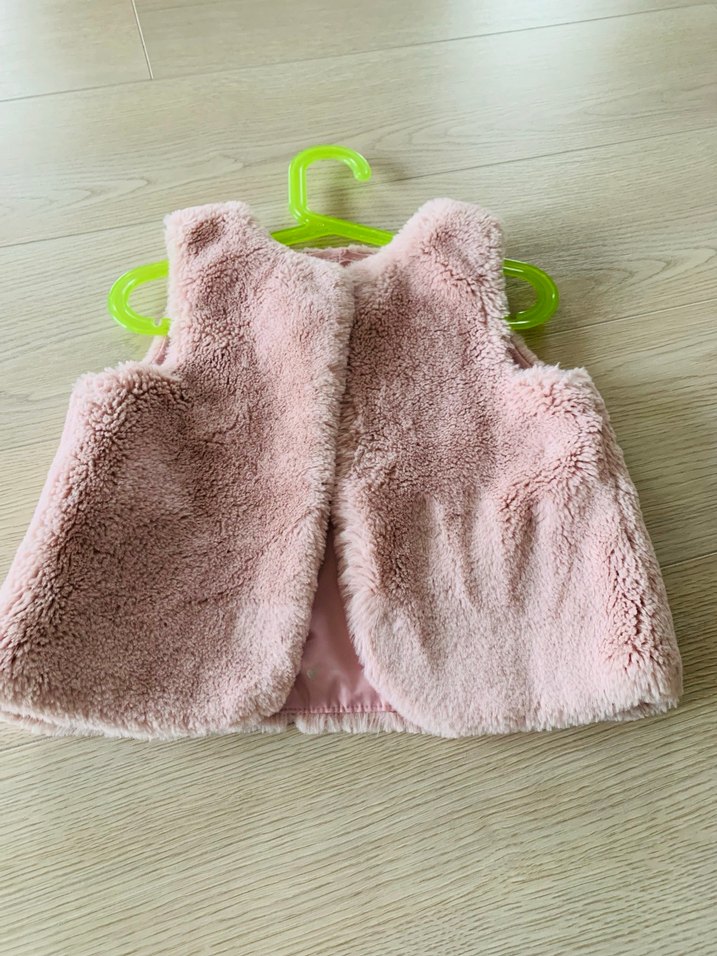 Kız Çocuk Pembe Kürklü Yelek - Görsel 4
