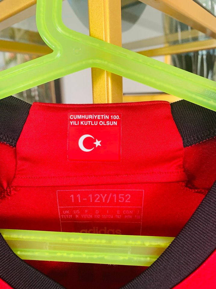 Kırmızı Erkek Kısa Kollu Beşiktaş Ernest Muci Forma 23-24 sezonu - Görsel 5