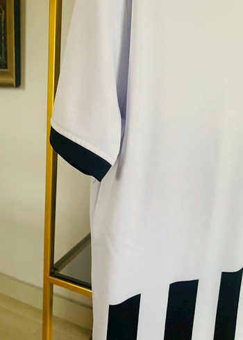 Erkek Siyah Beyaz Çizgili Kısa Kollu Forma Takımı - Görsel 3