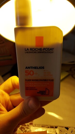 La roche posay ince yapılı parlama yapmayan Spf50+ güneş kremi