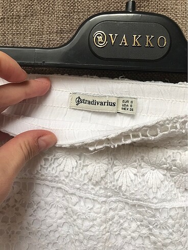 36 Beden beyaz Renk stradi güpürlü şort