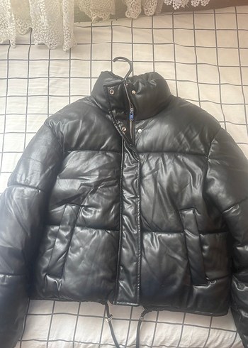 Bershka Siyah Parlak Sisme Mont