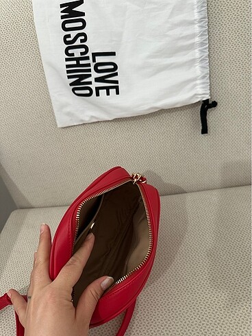 Beden kırmızı Renk Orjianal love moschino çanta