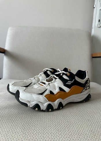 Beyaz Gri Yılan Desenli Spor Ayakkabı - Görsel 2