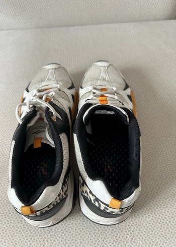 Beyaz Gri Yılan Desenli Spor Ayakkabı - Görsel 6