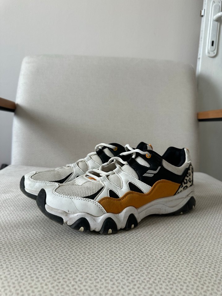 Beyaz Gri Yılan Desenli Spor Ayakkabı - Görsel 2