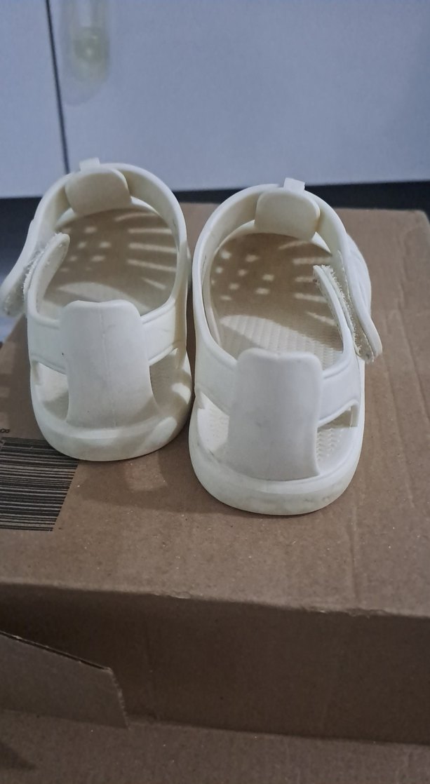 Kız Çocuk Beyaz Tokalı Kauçuk Sandalet - Görsel 3