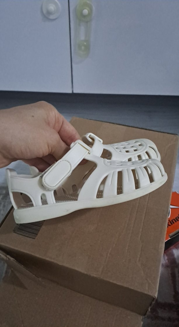 Kız Çocuk Beyaz Tokalı Kauçuk Sandalet - Görsel 4