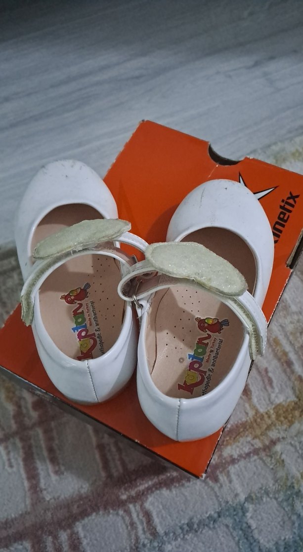 Kız Çocuk Beyaz Cırtlı Babet Ayakkabı - Görsel 3