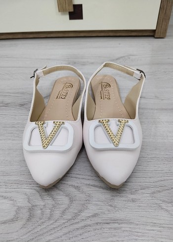 Diğer Sikligin Ve Rahatligin Bulustugu Beyaz Slingback
