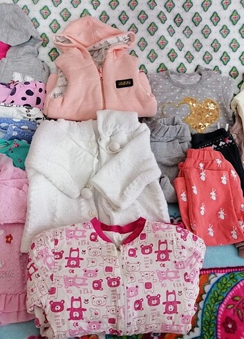 Karışık bebek kıyafeti 