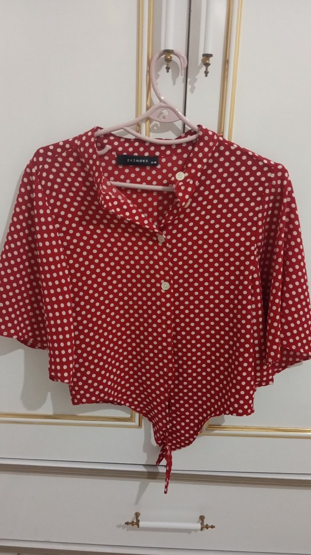 Kırmızı Puantiyeli Bağlamalı Kısa Gömlek - Görsel 2