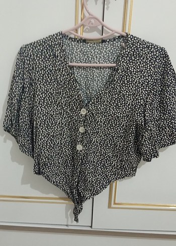 Düğmeli V Yaka Gri Kısa Kollu Bluz - Görsel 2