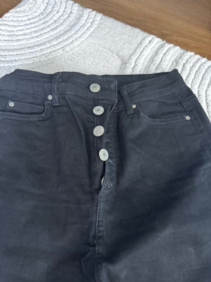 Düğmeli Siyah Midi Kot Pantolon — görsel 2/3