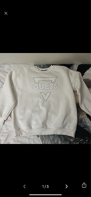 Guess sweatshirt