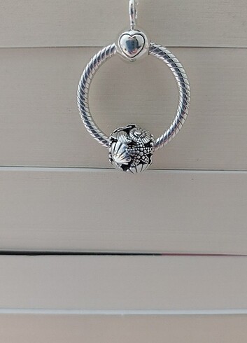 Pandora Deniz kabugu yildizi ve kalbi charm