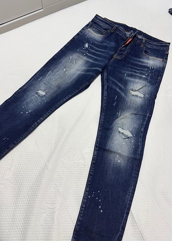 DSquared2 Koyu Mavi Dar Kesim Yirtik Denim Jean