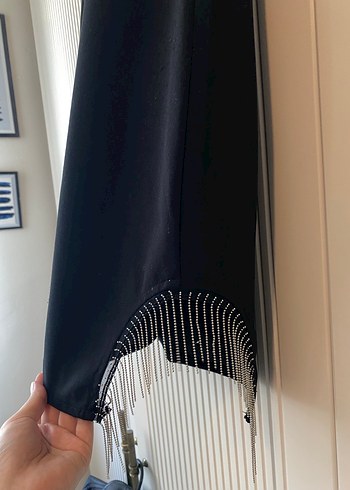 Siyah Yüksek Yakalı Kolsuz Midi Elbise - Görsel 2