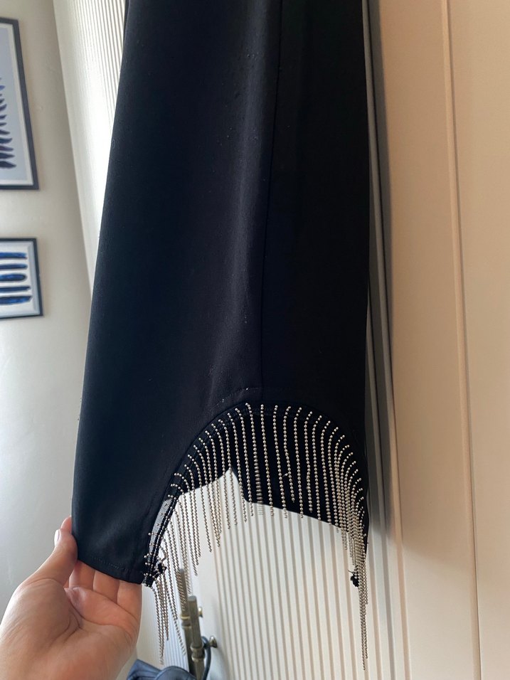 Siyah Yüksek Yakalı Kolsuz Midi Elbise - Görsel 2