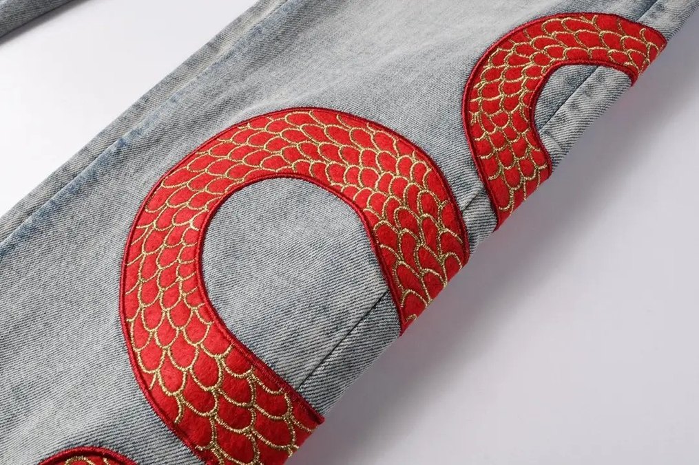 Kırmızı Yılan Desenli Amiri Mavi Slim Jean — görsel 4/9