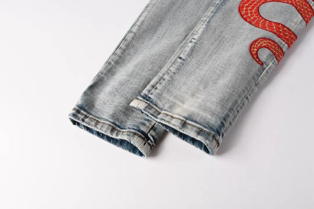 Kırmızı Yılan Desenli Amiri Mavi Slim Jean — görsel 8/9