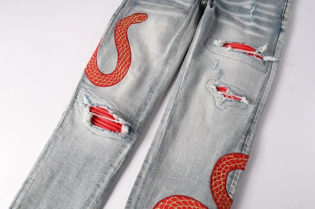 Kırmızı Yılan Desenli Amiri Mavi Slim Jean — görsel 3/9