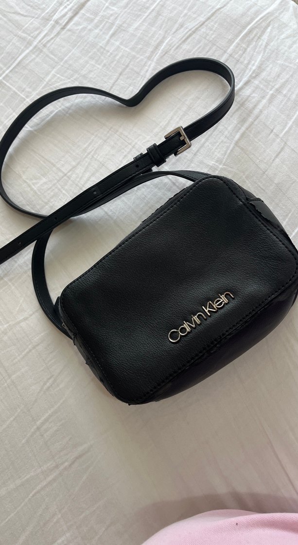 Calvin Klein Siyah Mini Çapraz Çanta — görsel 2/4