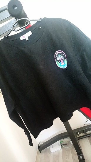 sweatshirt