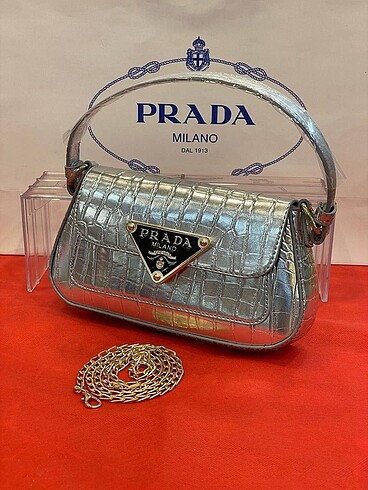 Prada çanta