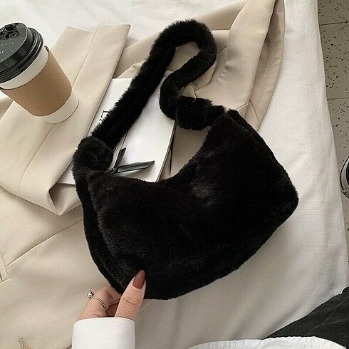 Peluş siyah çanta