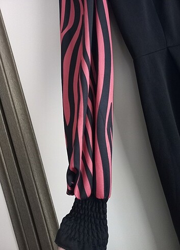 42 Beden Kolları zebra desenli elbise