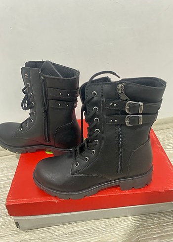 Polaris Siyah Goth Yüksek Topuklu Kemerli Kadın Bot