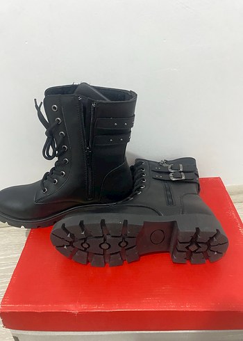Siyah Goth Yüksek Topuklu Kemerli Kadın Bot