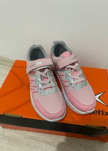 35 Beden Kız çocuk spor ayakkabısı