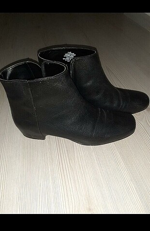 Nine West Bot