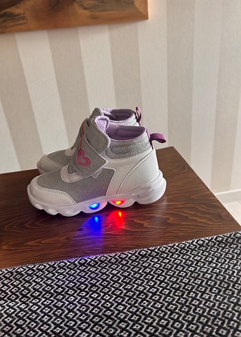 SIFIR Kız Çocuk Beyaz Işıklı Spor Ayakkabı - Görsel 3