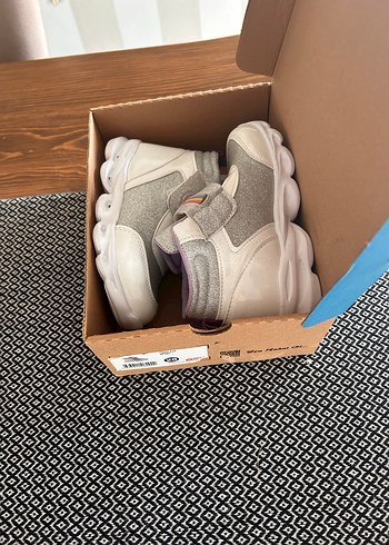 SIFIR Kız Çocuk Beyaz Işıklı Spor Ayakkabı - Görsel 9