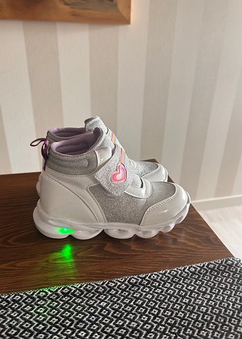 SIFIR Kız Çocuk Beyaz Işıklı Spor Ayakkabı - Görsel 2