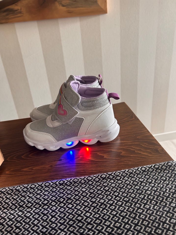 SIFIR Kız Çocuk Beyaz Işıklı Spor Ayakkabı - Görsel 3