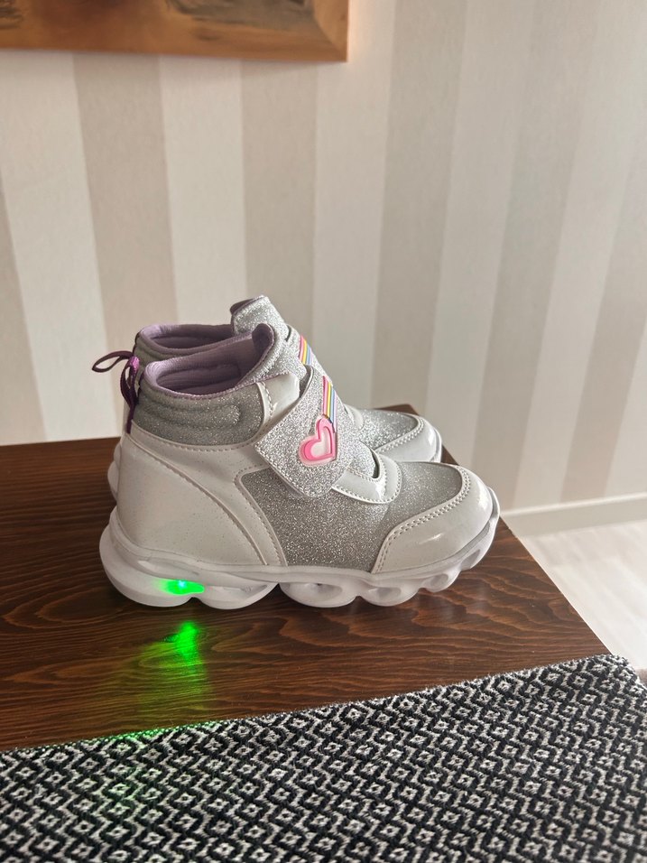 SIFIR Kız Çocuk Beyaz Işıklı Spor Ayakkabı - Görsel 2