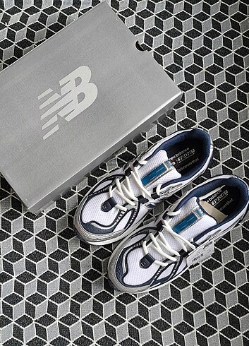 41 Beden New Balance 1906