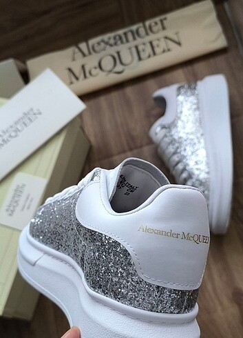 36 Beden Alexander McQueen
