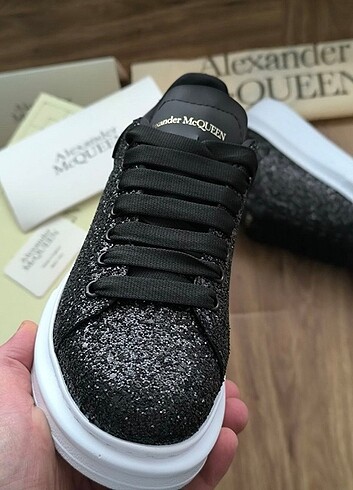 37 Beden Alexander McQueen