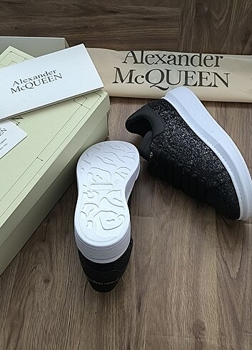 37 Beden siyah Renk Alexander McQueen