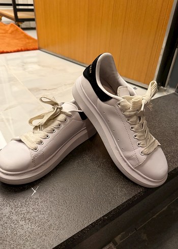 Alexander McQueen ürünü